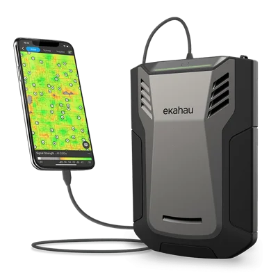 Equipo Ekahau Sidekick 2 con teléfono mostrando un mapa de calor Wi-Fi