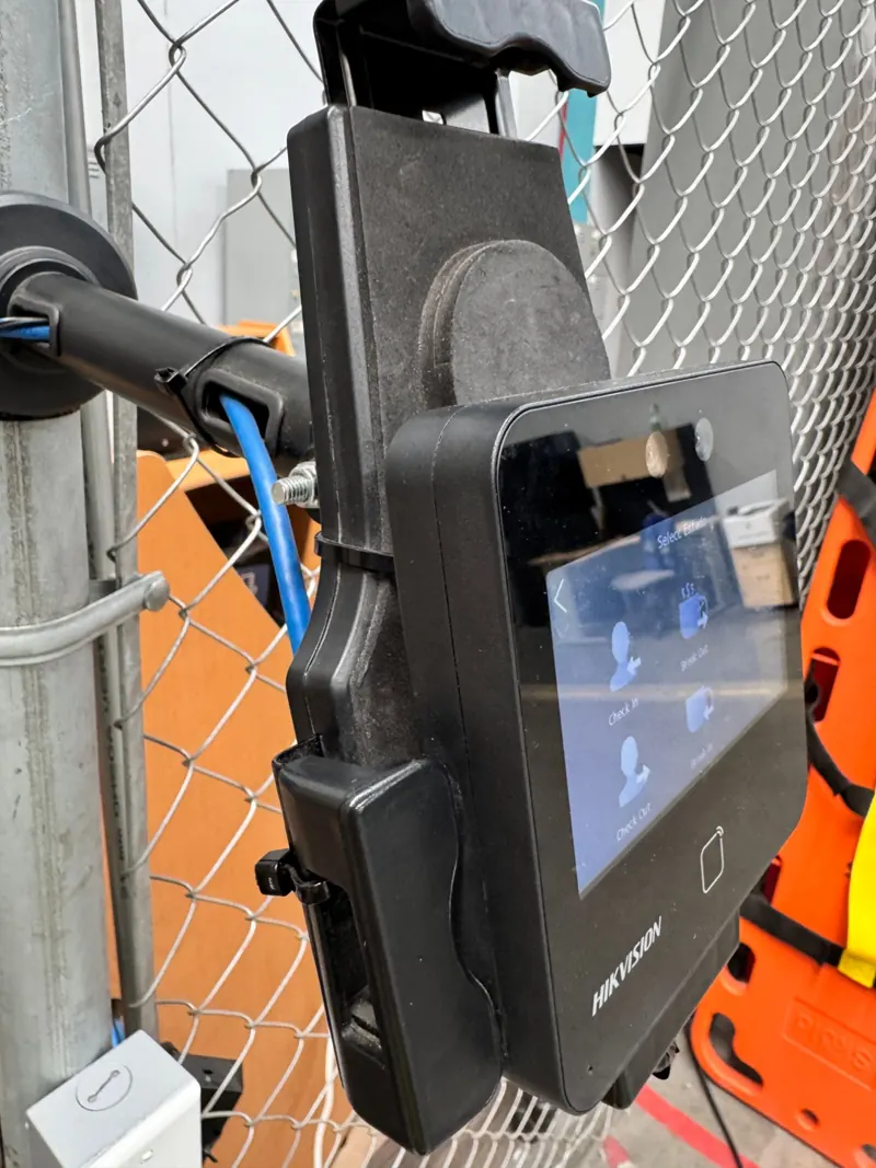 Terminal de reconocimiento facial Hikvision para control de acceso