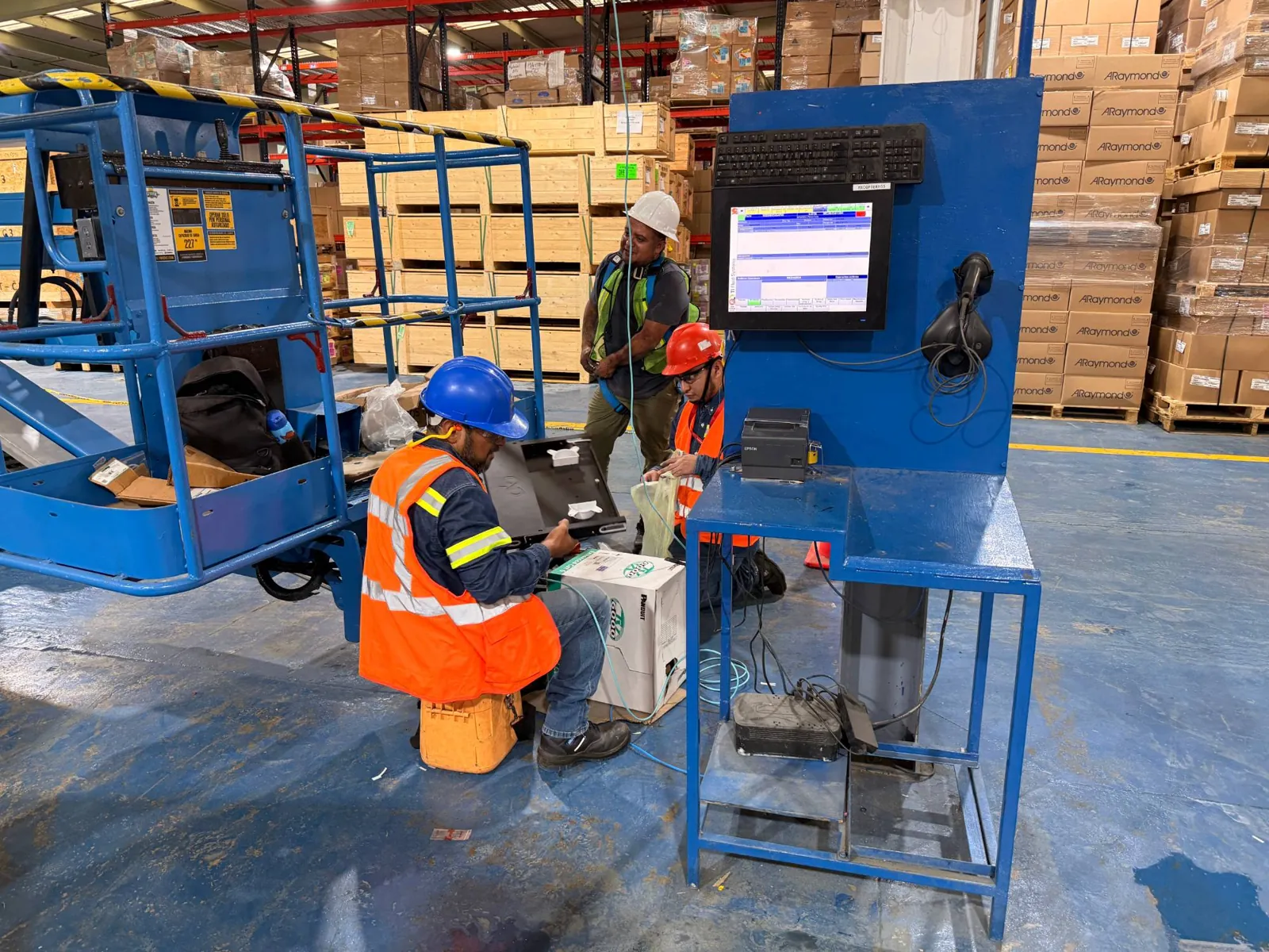 Equipo de Radyus trabajando en sitio